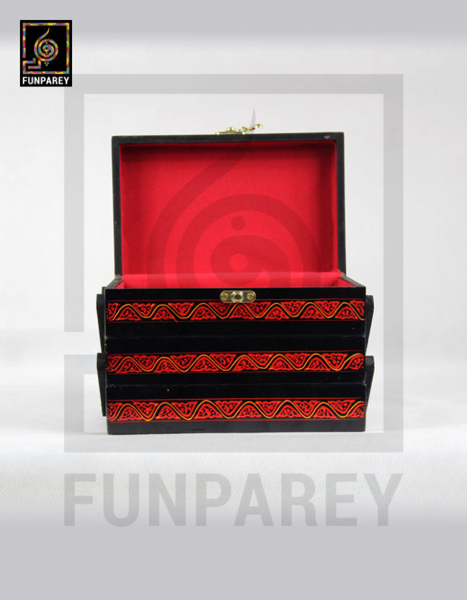 Wooden Cantilever Jewelry Box 8/5 with Lacquer Art
